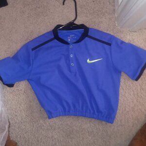 Cropped Nike golf shirt